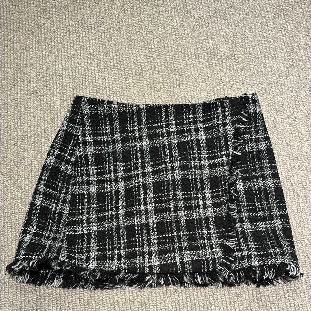 Chic Black and White Plaid Skirt
